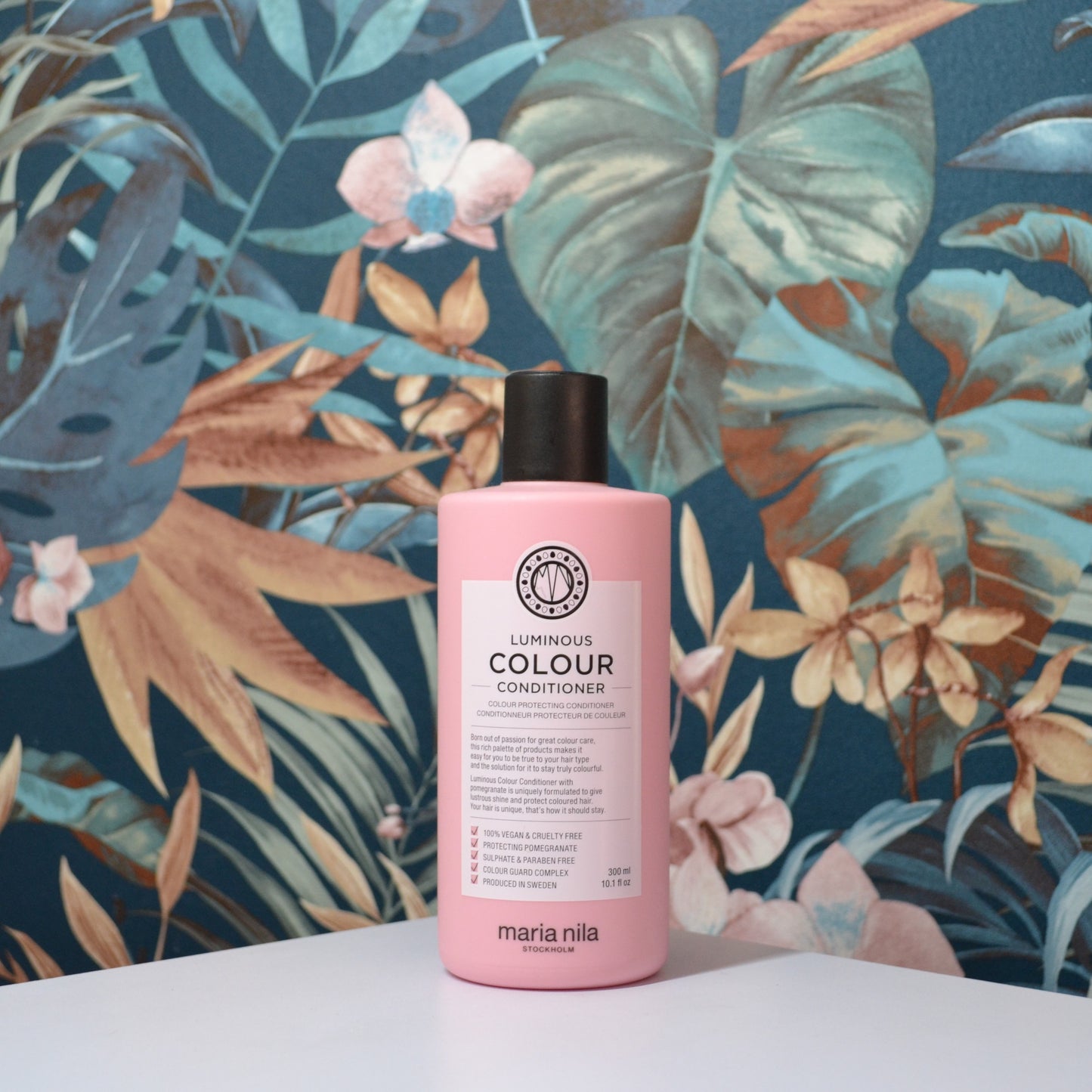 Conditioner in bottiglia rosa con tappo a clip