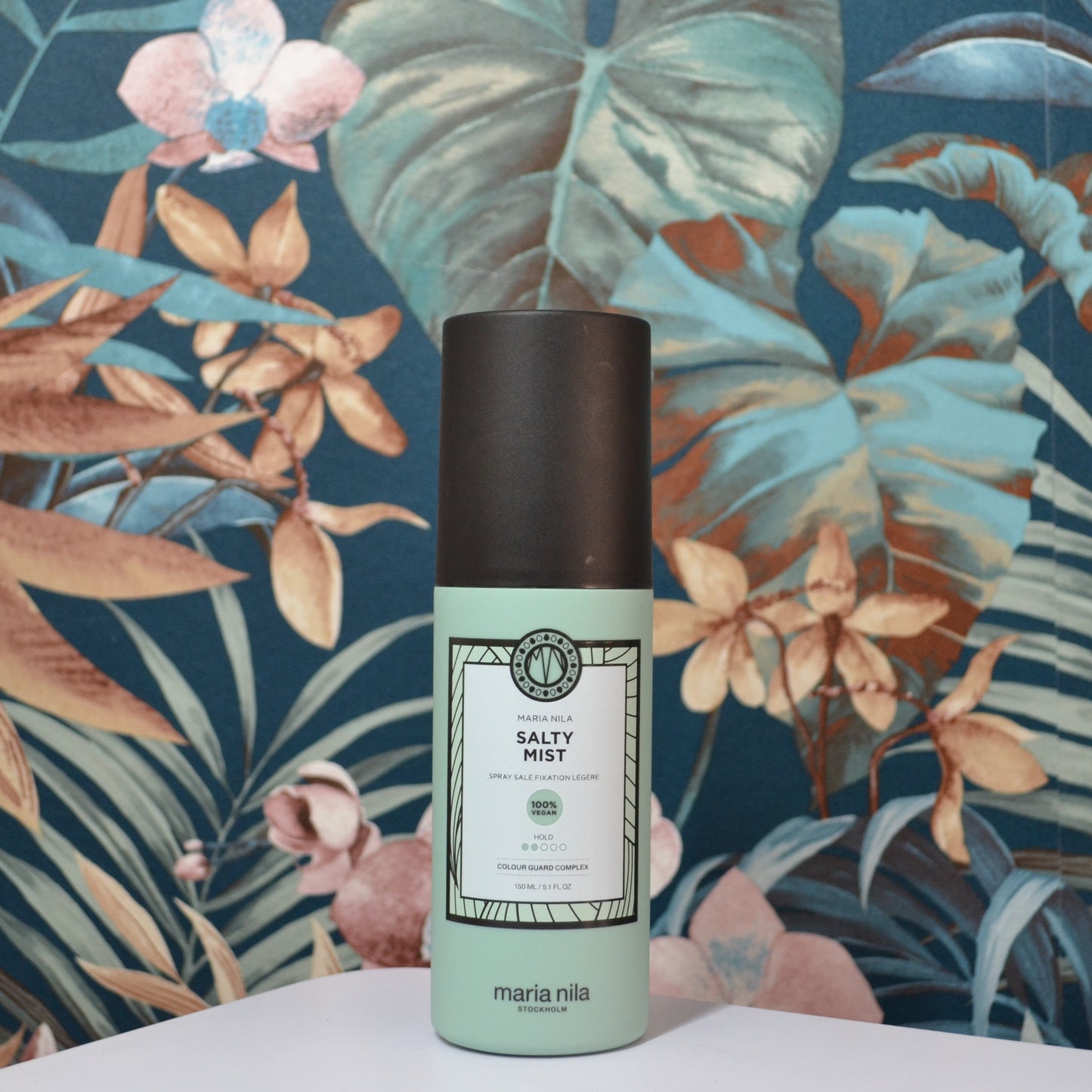 Contenitore verde chiaro spray con tappo che chiude